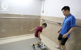 Người dân Hà Nội xuống hầm đi bộ để tránh nắng lửa mùa hè